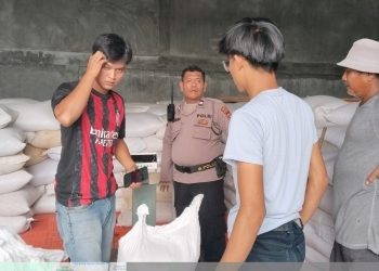 Polsek Siantar Selatan Dampingi Petani Salurkan 700 Kg Jagung ke Bulog