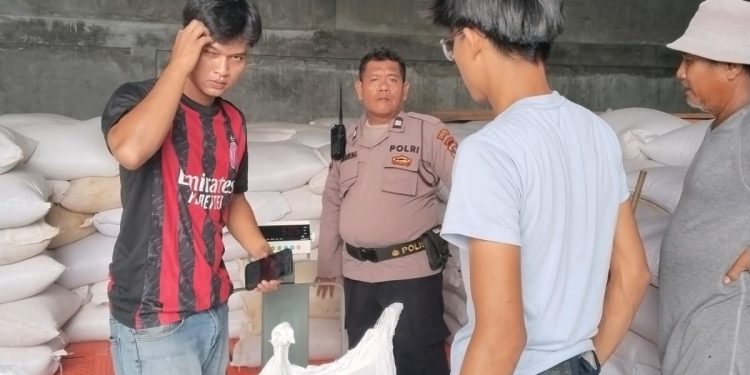 Polsek Siantar Selatan Dampingi Petani Salurkan 700 Kg Jagung ke Bulog