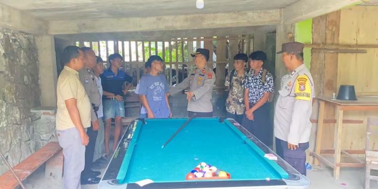 Bukan di Kelas, 10 Pelajar Malah Nongkrong di Warung Biliar, Polsek Tanah Jawa Turun Tangan
