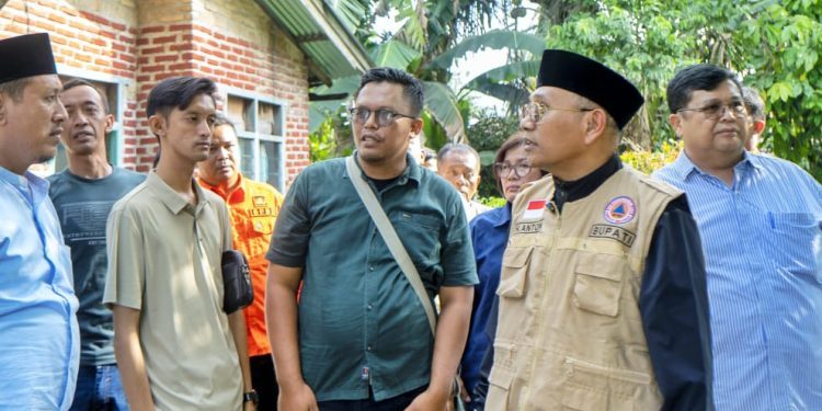 83 KK Terdampak Puting Beliung, Bupati Simalungun Turun Langsung Salurkan Bantuan