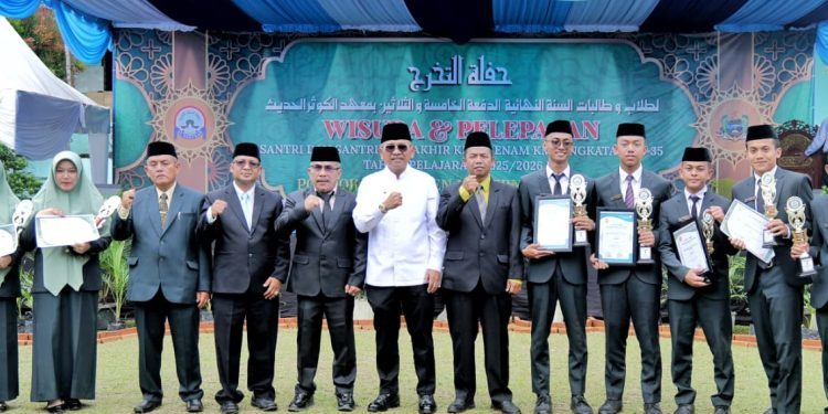 Hadiri Wisuda Santri Al-Kautsar, Bupati Simalungun Tekankan Pentingnya Generasi Cerdas, Beriman dan Berakhlak Hadiri Wisuda Santri Al-Kautsar, Bupati Simalungun Tekankan Pentingnya Generasi Cerdas, Beriman dan Berakhlak