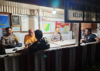 Sambangi Pos Satkamling, Bhabinkamtibmas Polsek Siantar Timur Perkuat Keamanan Lingkungan