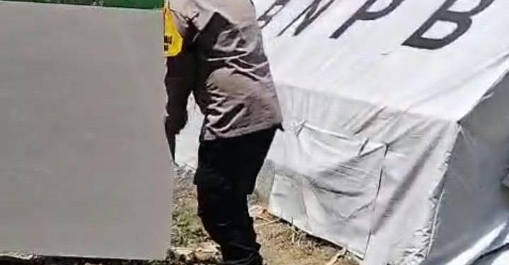 Tak Tinggal Diam! Polsek Siantar Barat Turun Tangan Bangun Rumah Warga Korban Angin Kencang