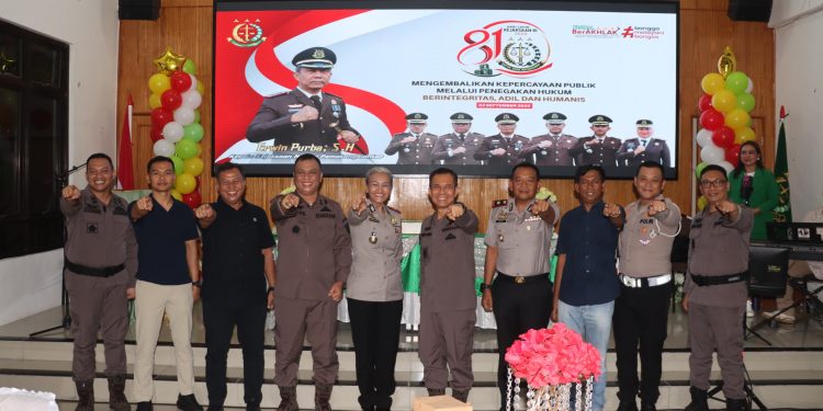 Bawa Kue Ulang Tahun, Kapolres Pematangsiantar Beri Surprise Harlah Kejaksaan RI ke-81