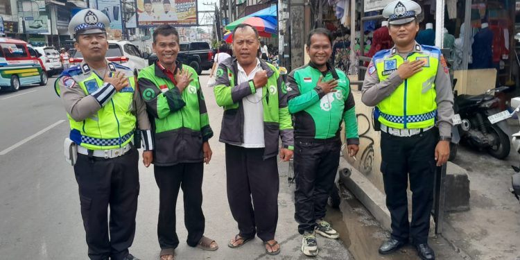Polantas Pematangsiantar “Sisir” Pengendara Ojol, Helm SNI hingga Larangan Lawan Arus Jadi Sorotan