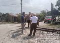 Tersambar Kereta Api Saat Bertugas, Karyawan PT KAI Dilarikan ke Rumah Sakit