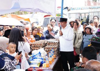 ‎Tekan Inflasi dan Jaga Stabilitas Harga, Bupati Taput Buka Gerakan Pangan Murah di Pasar Tarutung