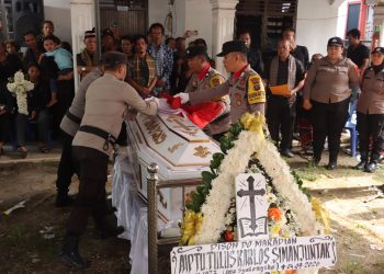 Tangis dan Doa Mengiringi Kepergian AIPTU Tulus Karlos Simanjuntak, Kapolres Pematangsiantar Pimpin Upacara Pemakaman