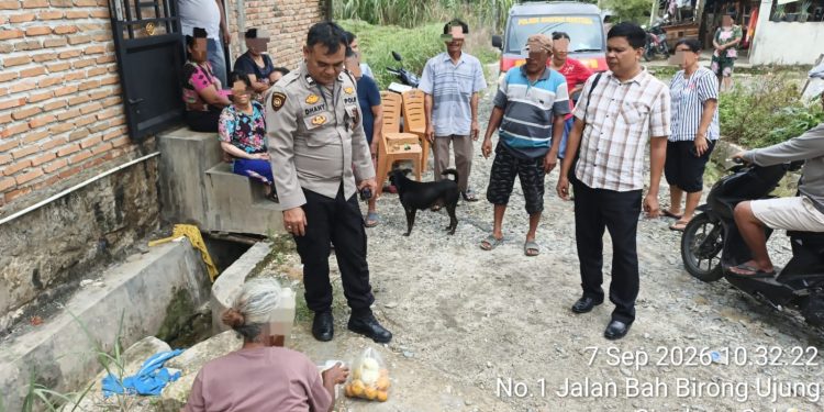 Warga Lapor via Call Center 110, Polsek Siantar Martoba Bergerak Cepat Tangani Perempuan Linglung di Gang Selamat Warga Lapor via Call Center 110, Polsek Siantar Martoba Bergerak Cepat Tangani Perempuan Linglung di Gang Selamat