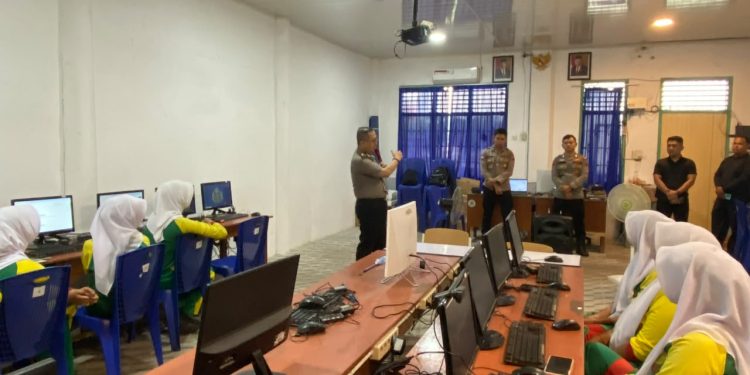 Bukan Cuma Tangkap Pelaku, Polisi Kini Ajari Pelajar Paham AI Bukan Cuma Tangkap Pelaku, Polisi Kini Ajari Pelajar Paham AI