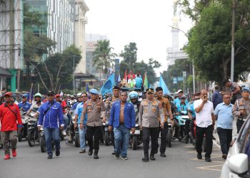 Kapolrestabes Medan Long March Bersama Massa Aksi Buruh GEBRAK, Berlangsung Tertib dan Humanis