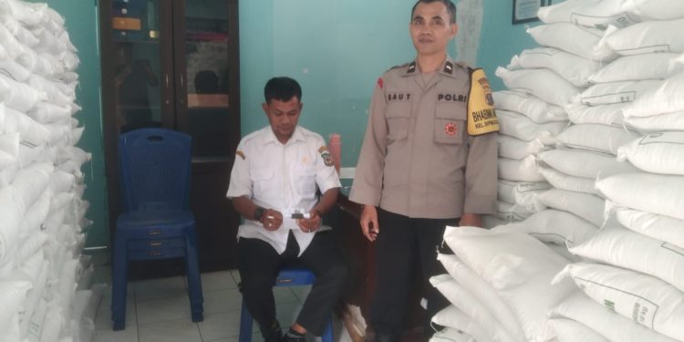 Distribusi Banpang Beras Dimulai, Polsek Siantar Barat Turun Pantau Langsung ke Kelurahan Sipinggol-Pinggol Distribusi Banpang Beras Dimulai, Polsek Siantar Barat Turun Pantau Langsung ke Kelurahan Sipinggol-Pinggol