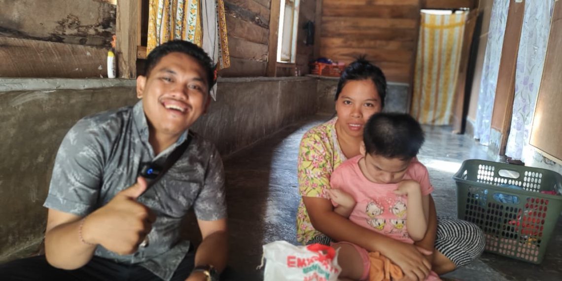Disabilitas Bantu Disabilitas, Aksi Reinhard Raji Manurung di Hatonduhan Tuai Inspirasi