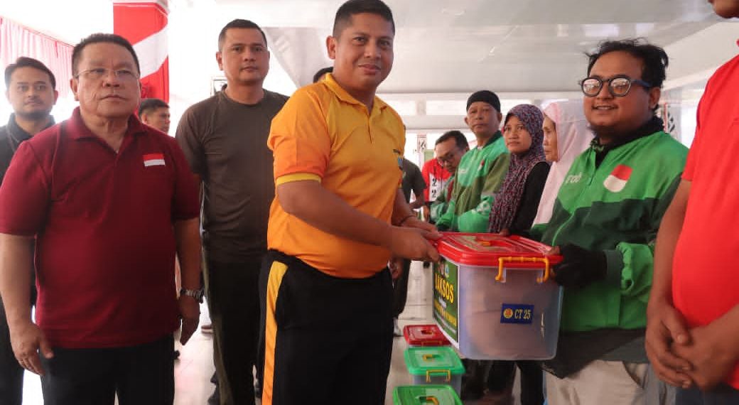 Kapolres Pematangsiantar AKBP Dhana Noer Kurniawan Hadiri Bakti Sosial HUT TNI ke-81, Perkuat Sinergitas TNI-Polri Kapolres Pematangsiantar AKBP Dhana Noer Kurniawan Hadiri Bakti Sosial HUT TNI ke-81, Perkuat Sinergitas TNI-Polri