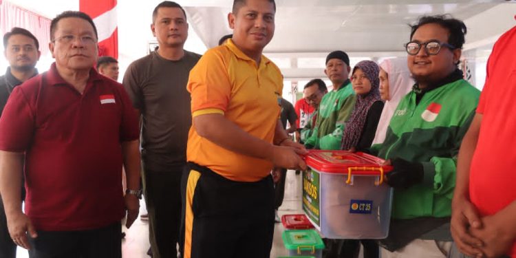 Kapolres Pematangsiantar AKBP Dhana Noer Kurniawan Hadiri Bakti Sosial HUT TNI ke-81, Perkuat Sinergitas TNI-Polri Kapolres Pematangsiantar AKBP Dhana Noer Kurniawan Hadiri Bakti Sosial HUT TNI ke-81, Perkuat Sinergitas TNI-Polri