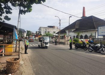 Jemaat Berdatangan, Sat Lantas Siantar Turun ke Gereja Amankan Ibadah dan Arus Lalu Lintas