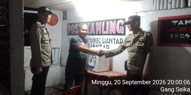 Cegah Kejahatan di Malam Hari, Polsek Siantar Utara Aktifkan SALING di Pos Kamling Cegah Kejahatan di Malam Hari, Polsek Siantar Utara Aktifkan SALING di Pos Kamling