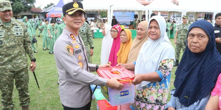 Kapolres Simalungun Hadiri Bazar Murah HUT ke-81 TNI, Perkuat Sinergitas TNI-Polri Kapolres Simalungun Hadiri Bazar Murah HUT ke-81 TNI, Perkuat Sinergitas TNI-Polri