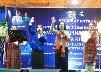 Ketua TP. PKK Taput Hadiri Seminar dan Pelantikan 15 Dewan Pimpinan Ranting Tiara Kusuma