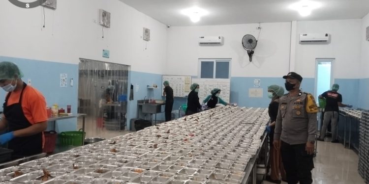 Ribuan Penerima Jadi Sasaran MBG, Polisi Pastikan Distribusi dari SPPG Martoba Berjalan Ribuan Penerima Jadi Sasaran MBG, Polisi Pastikan Distribusi dari SPPG Martoba Berjalan