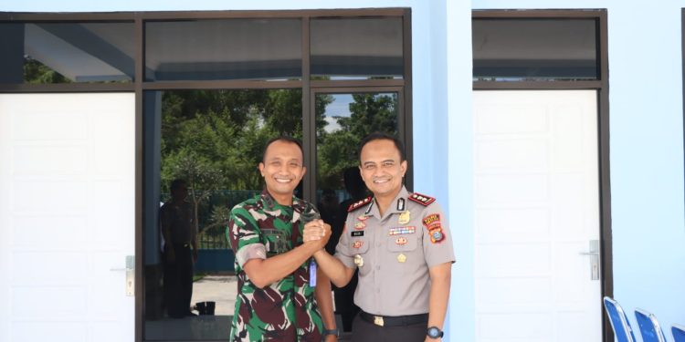 Kapolres Budi Prasetyo Sambangi Satrad 103, TNI-Polri Perkuat Barisan Jaga Sibolga Kapolres Budi Prasetyo Sambangi Satrad 103, TNI-Polri Perkuat Barisan Jaga Sibolga