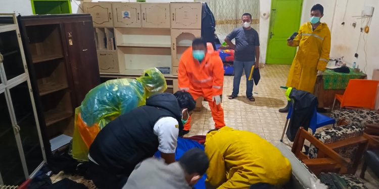 Geger! Pria 52 Tahun Ditemukan Meninggal di Rumah, Kapolsek Siantar Timur Turun ke TKP Geger! Pria 52 Tahun Ditemukan Meninggal di Rumah, Kapolsek Siantar Timur Turun ke TKP