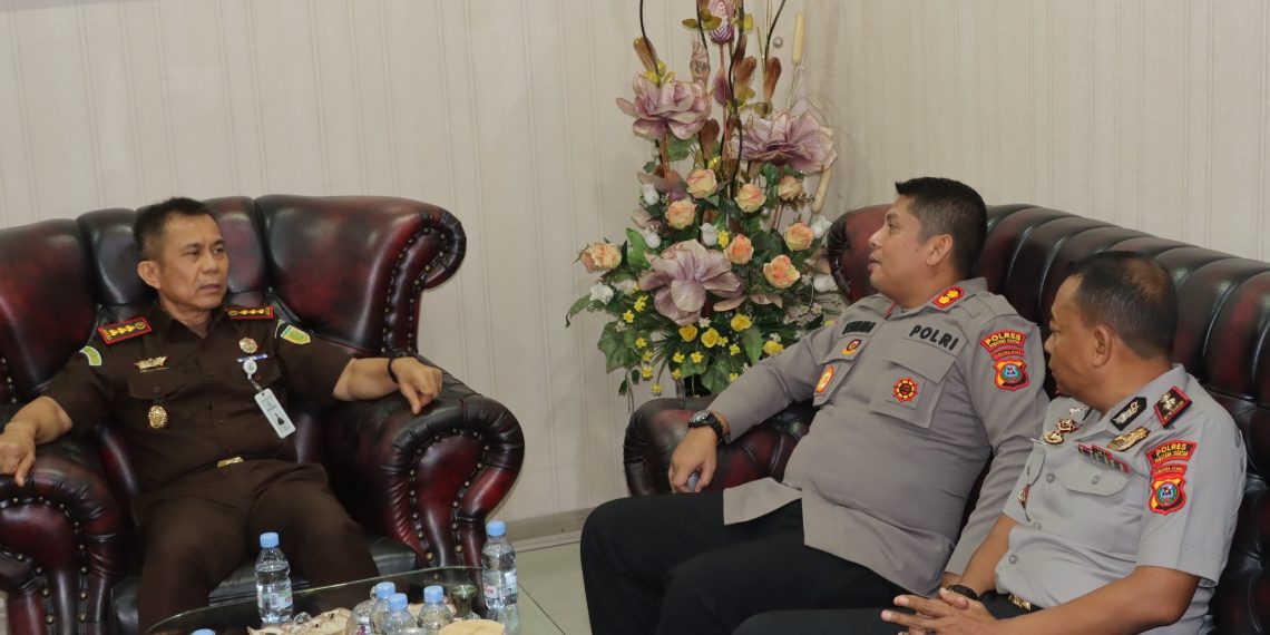 Langkah Awal Kapolres Baru: Sambangi Kejari, Bahas Sinergitas Penegakan Hukum Langkah Awal Kapolres Baru: Sambangi Kejari, Bahas Sinergitas Penegakan Hukum