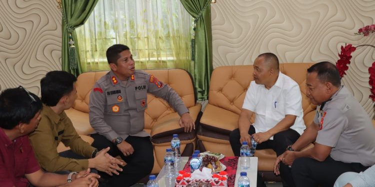 Kapolres Siantar Temui Ketua DPRD, Kamtibmas dan Persoalan Warga Jadi Bahasan Kapolres Siantar Temui Ketua DPRD, Kamtibmas dan Persoalan Warga Jadi Bahasan