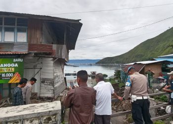Banjir Terjang Haranggaol, 4 Rumah Terendam dan 2 Rusak, Polres Simalungun Turun Tangan