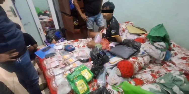 Satresnarkoba Polrestabes Medan Ungkap Sindikat Narkoba Lintas Kabupaten, Tiga Pria Diamankan Satresnarkoba Polrestabes Medan Ungkap Sindikat Narkoba Lintas Kabupaten, Tiga Pria Diamankan