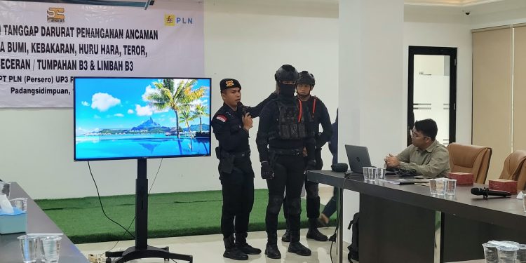 Hadapi Berbagai Skenario Darurat, Brimob Sumut Asah Kesiapsiagaan di Kantor PLN Padangsidimpuan