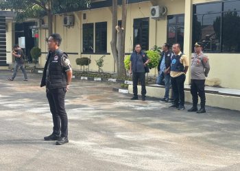 Brimob Sumut dan Polres Sergai Gelar Operasi Sarang Narkoba di Kampung Pon, 12 Orang Diamankan