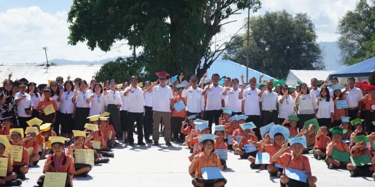 Wujudkan Generasi Unggul, Bupati Taput Dorong Penguatan Karakter 'SAITAPAIAS' dan Literasi 'TAPAMAJUMA' di SMPN 1 Tarutung Wujudkan Generasi Unggul, Bupati Taput Dorong Penguatan Karakter ‘SAITAPAIAS’ dan Literasi ‘TAPAMAJUMA’ di SMPN 1 Tarutung