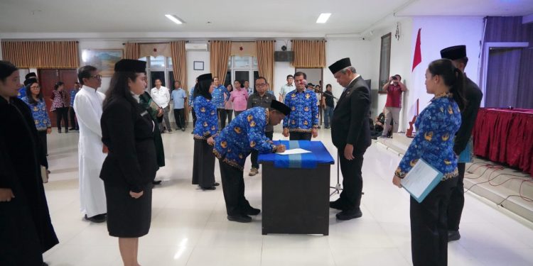 Pemkab Taput Lakukan Penyegaran Birokrasi, Tekankan Kompetensi dan Integritas Pemkab Taput Lakukan Penyegaran Birokrasi, Tekankan Kompetensi dan Integritas