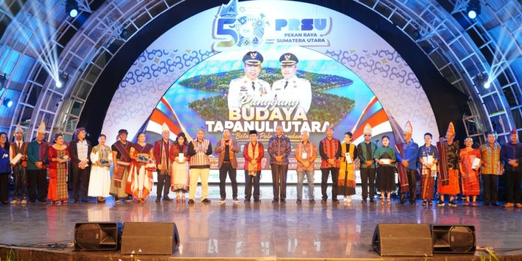 ‎Panggung Budaya “Beta Tu Pulo Sibandang” Meriahkan PRSU Ke-50, Pemkab Taput Promosikan Wisata Berbasis Budaya