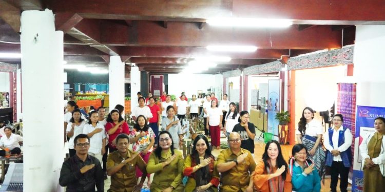 ‎Inovasi ECO-Ulos Pemkab Taput: Ubah Limbah Pertanian Jadi Wastra Berkelanjutan dan Tingkatkan Ekonomi Penenun