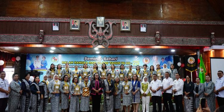 ‎Pemkab Tapanuli Utara Apresiasi Peran Bidan sebagai Garda Terdepan Pelayanan Kesehatan dan Pengawal Generasi Emas 2045 pada HUT IBI ke-75  ‎