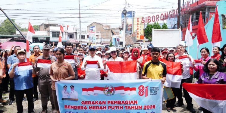 Pupuk Nasionalisme, Pemkab Tapanuli Utara Bagikan 1.814 Bendera Merah Putih di Siborong-borong Pupuk Nasionalisme, Pemkab Tapanuli Utara Bagikan 1.814 Bendera Merah Putih di Siborong-borong