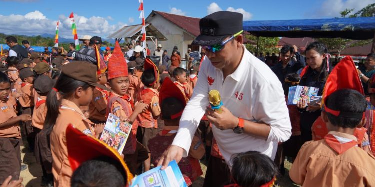 Sinergi Bangun Daerah, Bupati Taput Apresiasi Aksi Nyata Yayasan Pelita Kita Bersama di Siatas Barita Sinergi Bangun Daerah, Bupati Taput Apresiasi Aksi Nyata Yayasan Pelita Kita Bersama di Siatas Barita