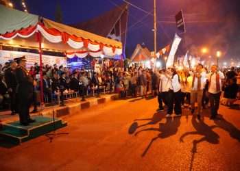 ‎Lautan Cahaya dan Pesta Kembang Api Warnai Semarak Malam Taptu HUT ke-81 RI di Tarutung
