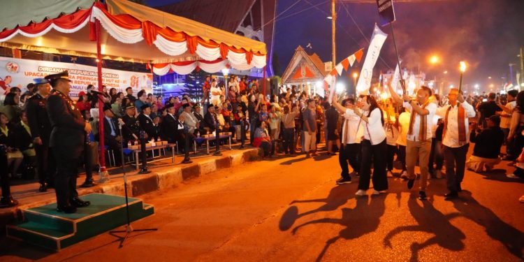 ‎Lautan Cahaya dan Pesta Kembang Api Warnai Semarak Malam Taptu HUT ke-81 RI di Tarutung