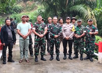 Kawal Pengecekan Jembatan Garuda, Kapolsek Silou Kahean Perkuat Sinergi TNI-Polri