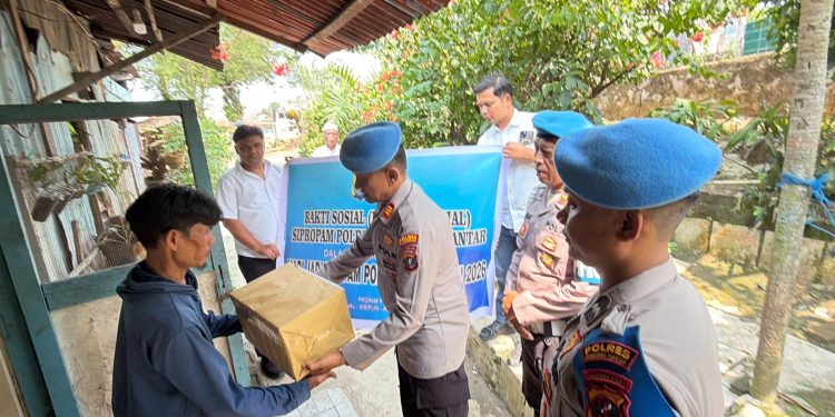 Propam Polres Pematangsiantar Sambangi Penggali Kubur, Baksos HUT ke-24 Jadi Bukti Kepedulian