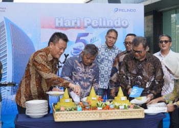 Pelindo Regional 1 Potong Tumpeng Peringati Hari Pelindo ke-5