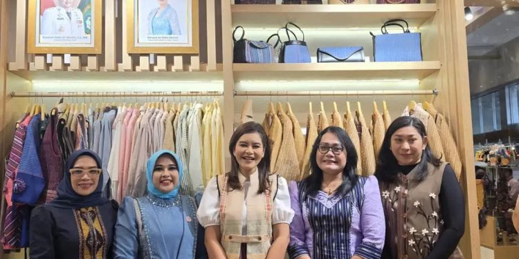 ‎Promosikan Ulos Simetria di BTN IFW 2026, Dekranasda Tapanuli Utara Dorong Ekonomi Kreatif Daerah ke Kancah Nasional