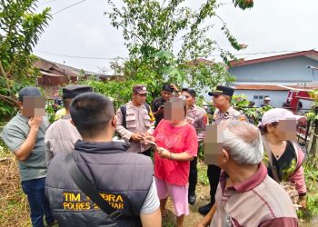 Kebakaran Rumah Warga di Gang Duku, Polisi dan Warga Bergerak Padamkan Api