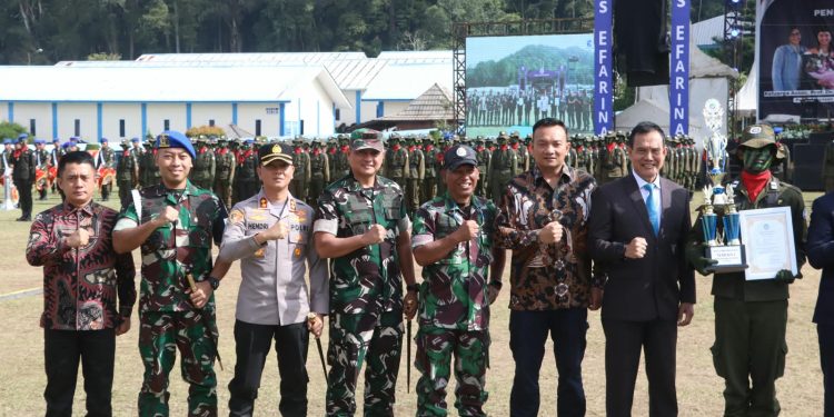 Kapolres Simalungun Turun di Tengah 335 Siswa Efarina, Sinergi TNI-Polri Warnai Pembentukan Karakter Kapolres Simalungun Turun di Tengah 335 Siswa Efarina, Sinergi TNI-Polri Warnai Pembentukan Karakter