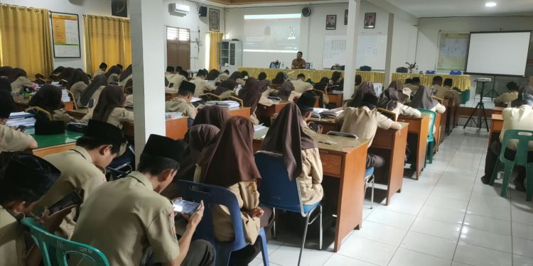 Paham AI Masuk Sekolah, 97 Siswa MAN Pematangsiantar Raih Sertifikat Kelulusan