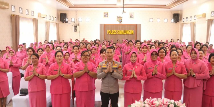Bhayangkari Turun Berbagi, Kapolres Simalungun: Polri Harus Hadir dan Dirasakan Masyarakat Bhayangkari Turun Berbagi, Kapolres Simalungun: Polri Harus Hadir dan Dirasakan Masyarakat