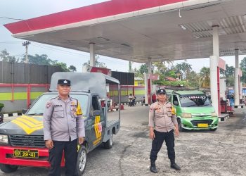 Jaga Situasi Tetap Kondusif, Polisi Pantau Langsung Pengisian BBM di SPBU Jalan Parapat